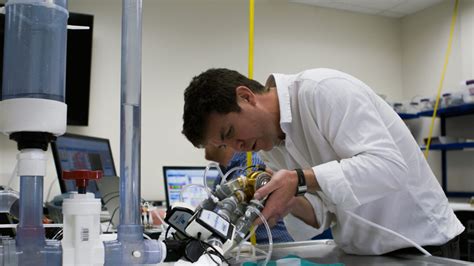 artificial heart company.